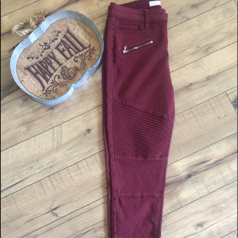 NWOT burgundy skinny Juniors sz 7 jeans